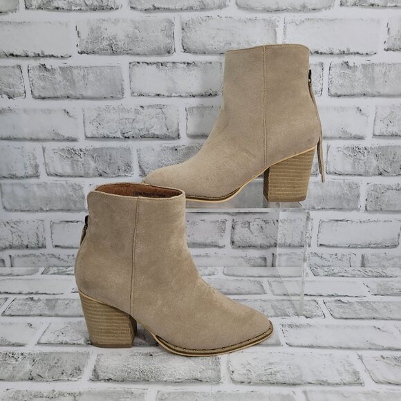 NWOB Beast Fashion Tassel Zipper Faux Suede Tan Heel Booties from Buckle Size 6 - Picture 3 of 8